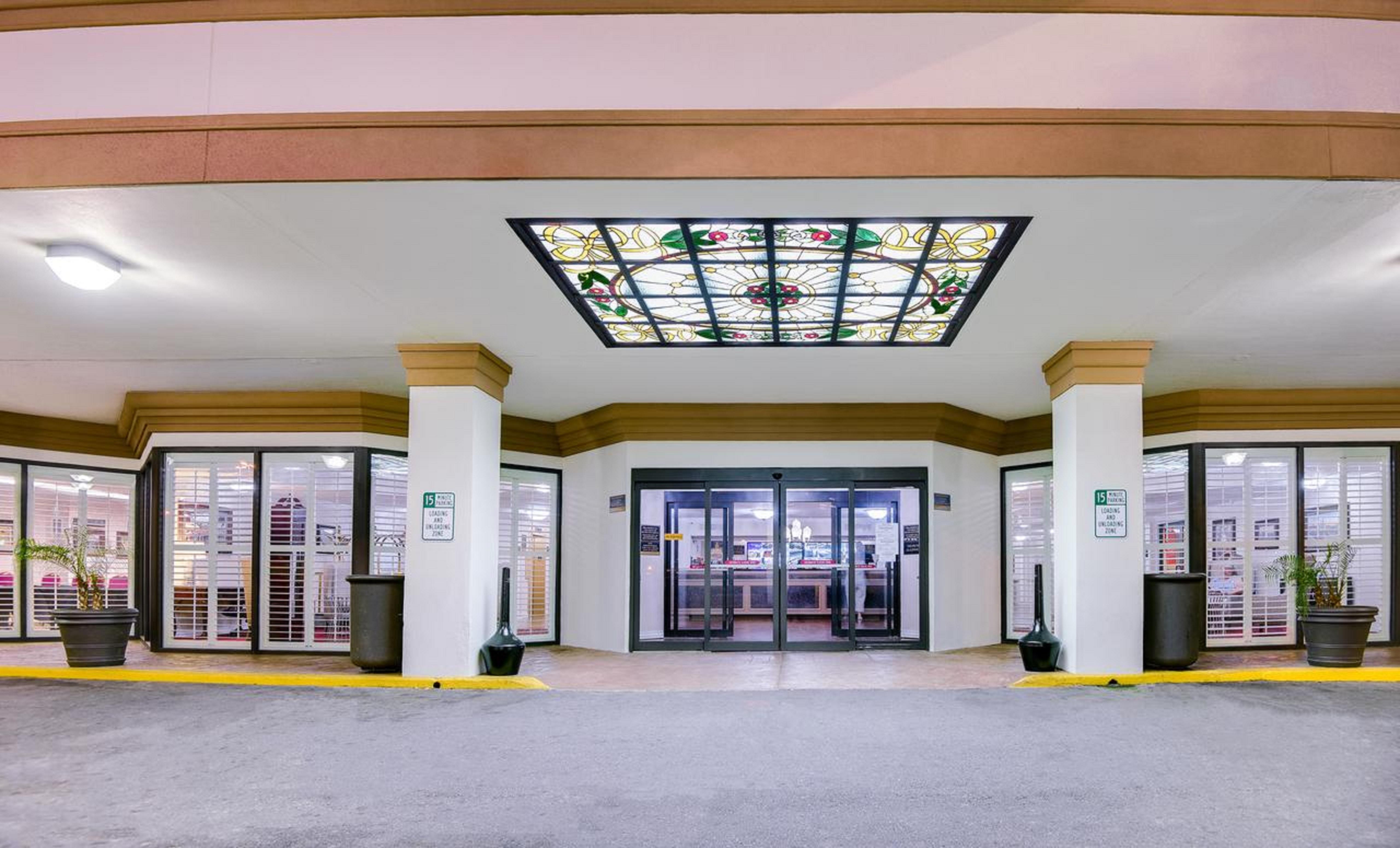 Ramada By Wyndham Metairie New Orleans Airport Hotel Exterior foto