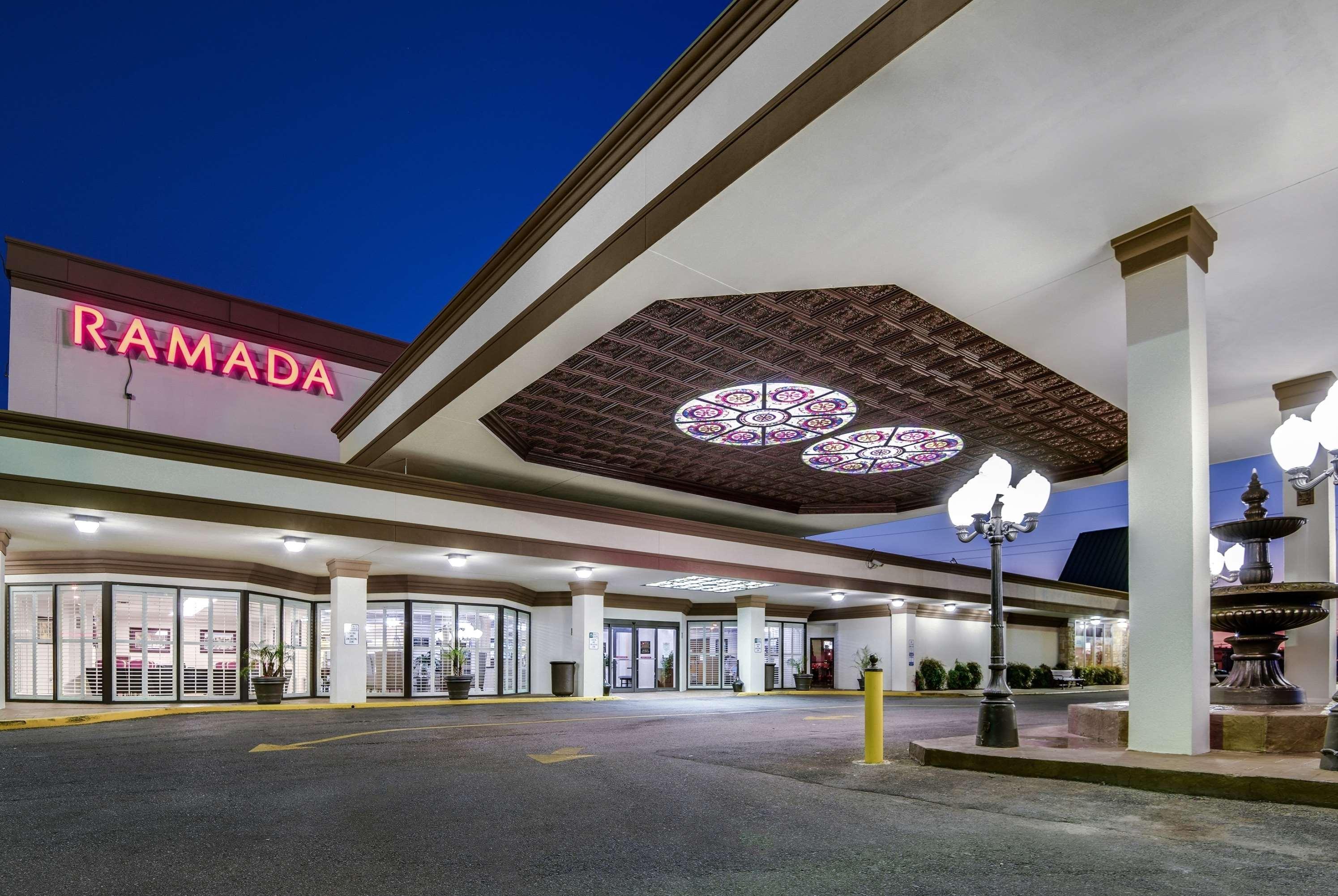 Ramada By Wyndham Metairie New Orleans Airport Hotel Exterior foto