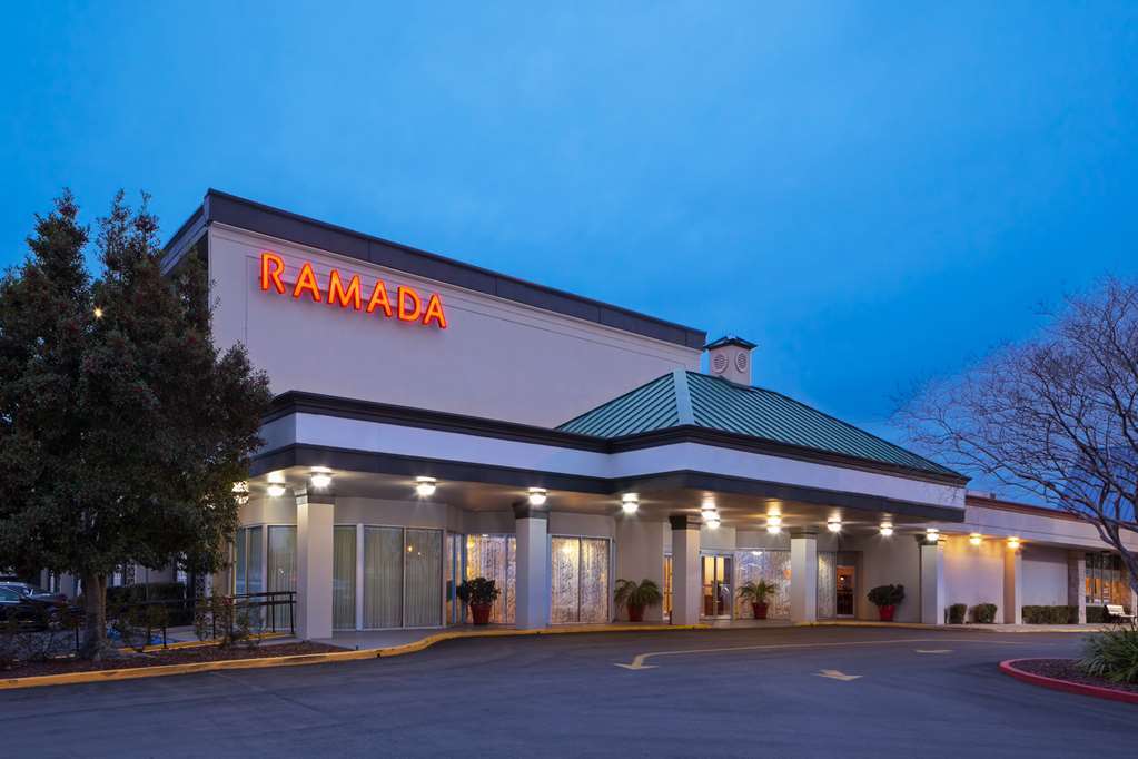 Ramada By Wyndham Metairie New Orleans Airport Hotel Exterior foto