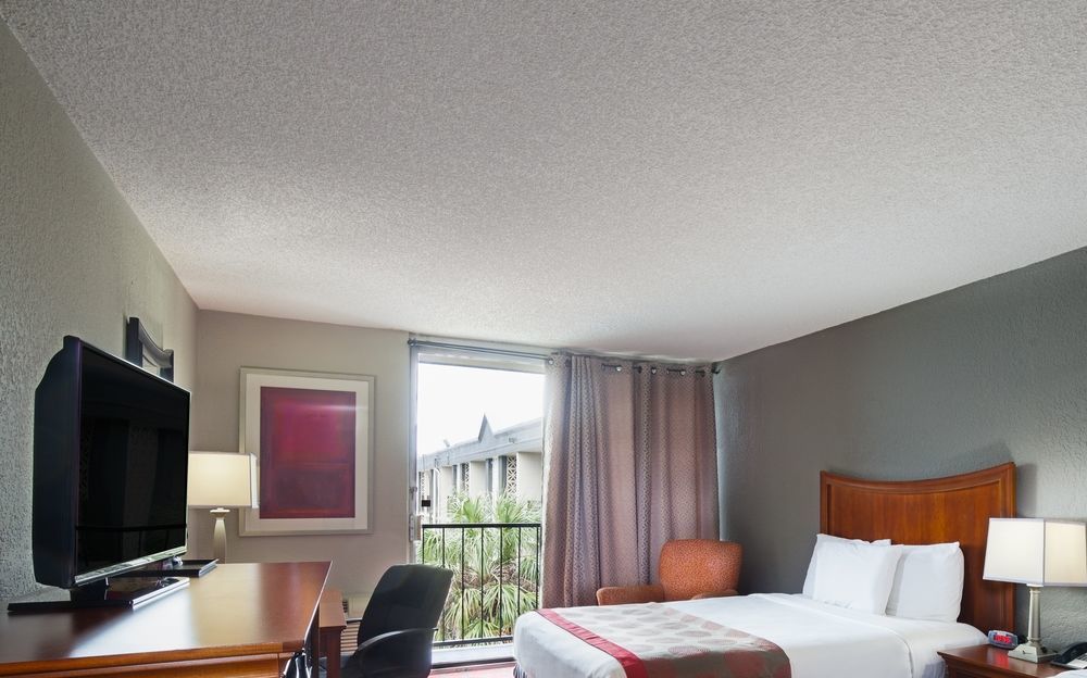 Ramada By Wyndham Metairie New Orleans Airport Hotel Exterior foto
