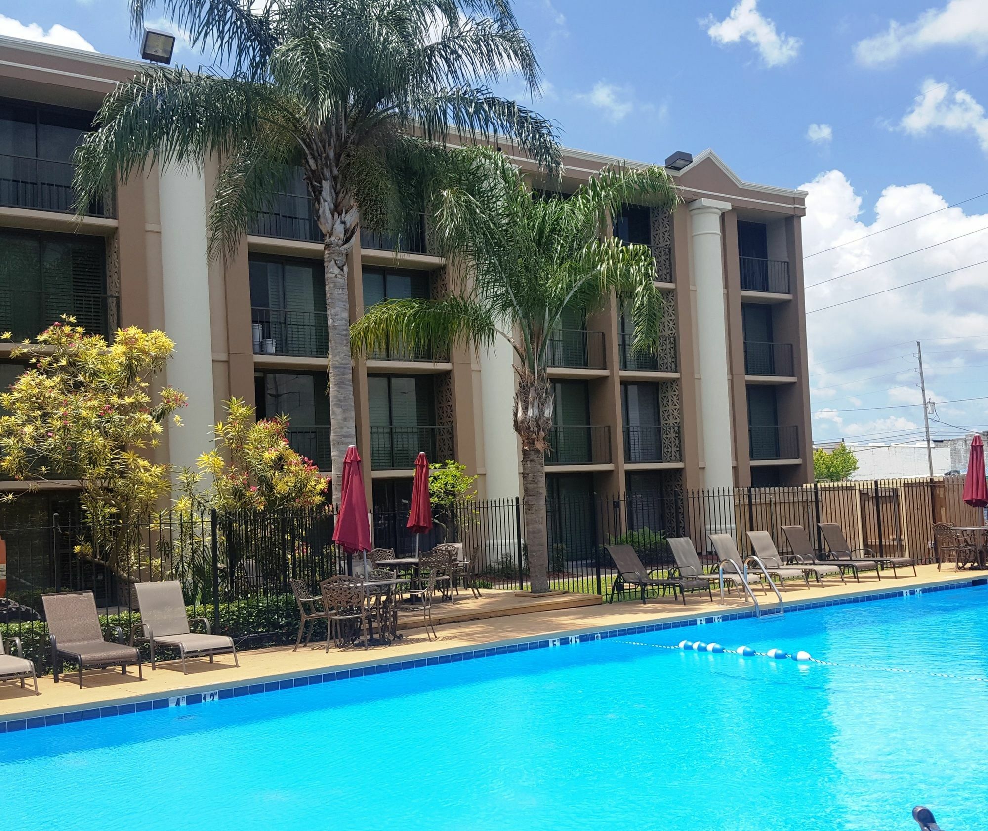 Ramada By Wyndham Metairie New Orleans Airport Hotel Exterior foto